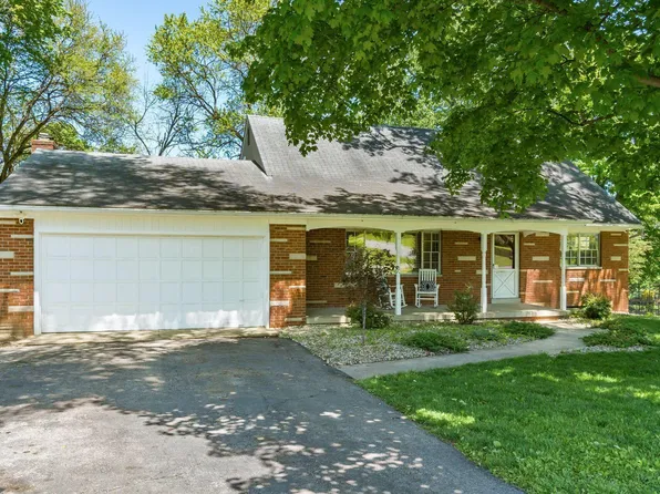 2208 Berry Hill Dr, Grove City, OH 43123