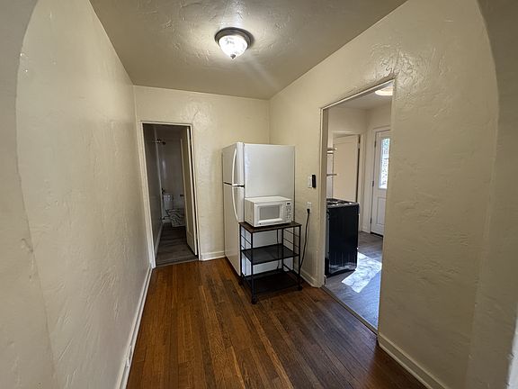 4th image of 335 Pioneer Dr