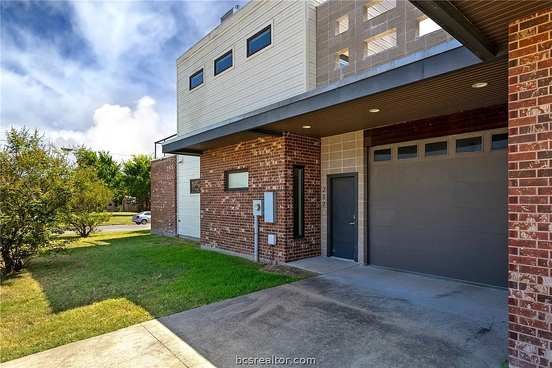 2 bed, 2032 sqft, $2,400 — Photo 4