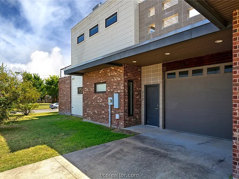 217 N Houston Ave — Photo 4