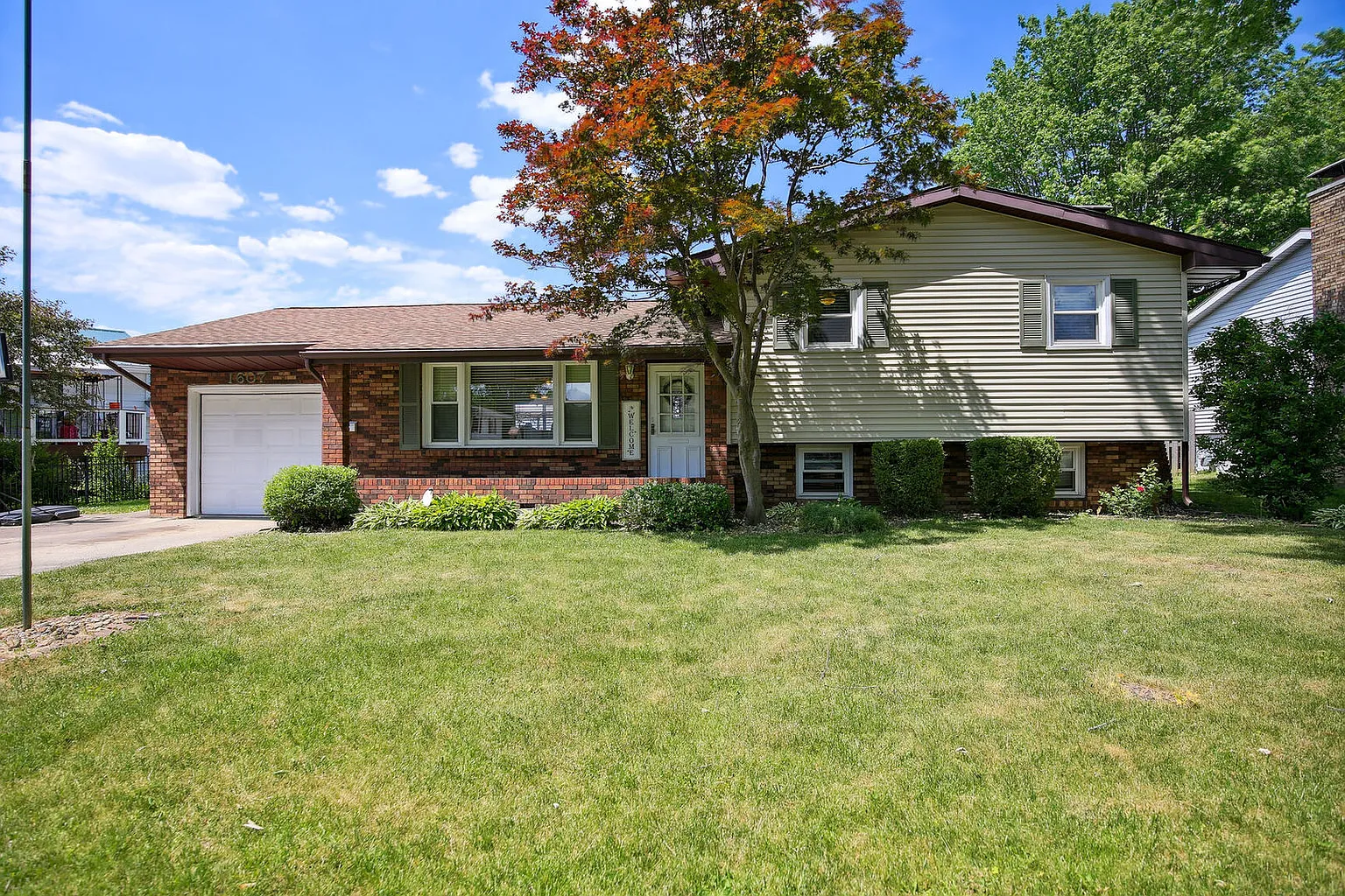 1607 Carolina Dr photo 1