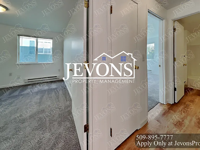 1722 E 56th St #2 — Photo 14