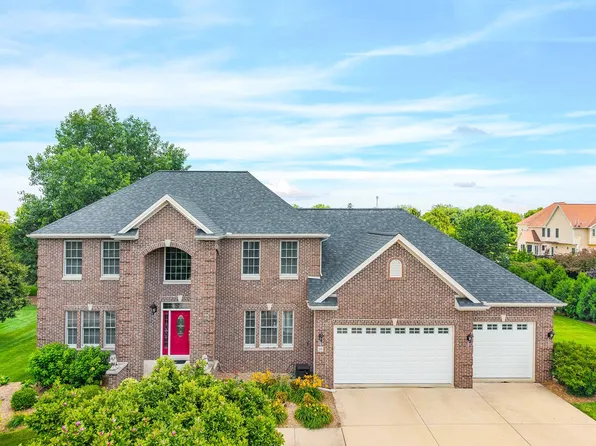 10 Cloverhill Cir, Bloomington, IL 61705