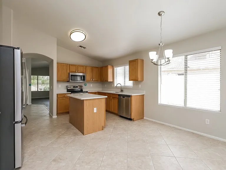 1427 E Vernoa St — Photo 6
