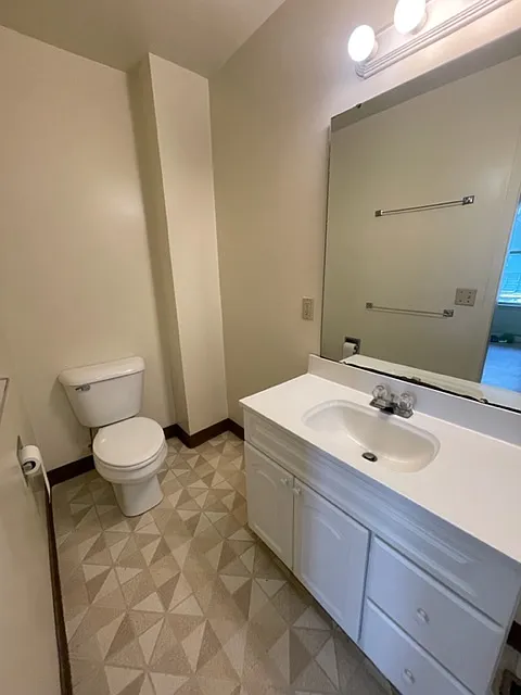 4 bed, 100 sqft, $1,200 — Photo 4