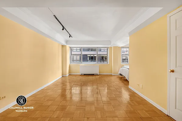 Sold by Coldwell Banker Warburg | media 2