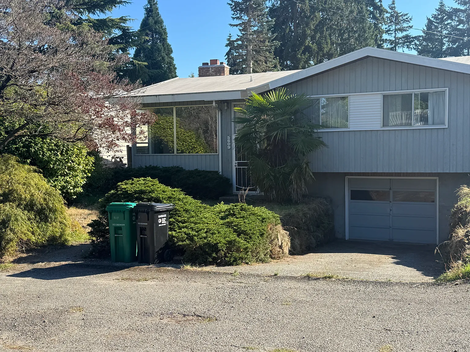 5609 S Augusta St — Photo 1