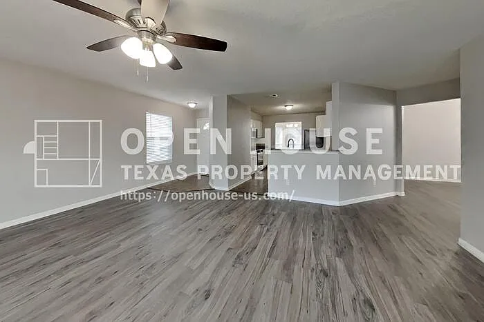 4 bed, 2.5 bath, 2314 sqft, $2,045 — Photo 3