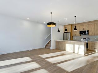 7544 39th Ave NW #M, Calgary, AB T3B 1X2