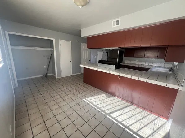 815 Wallace St #K, Bakersfield, CA 93307