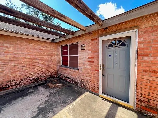 3 bed, 2.0 bath, 1297 sqft, $1,250 — Photo 2