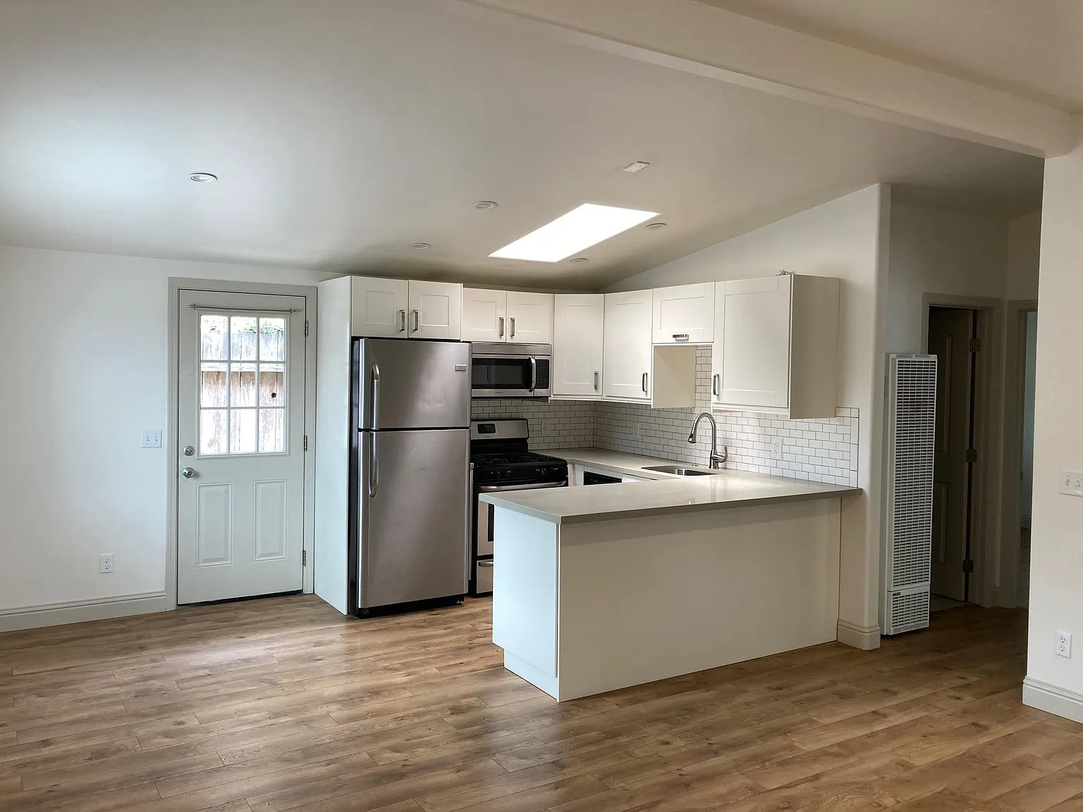 2 bed, 750 sqft, $2,950 — Photo 3