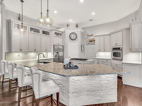 3rd image of 2409 Cimarrone Blvd