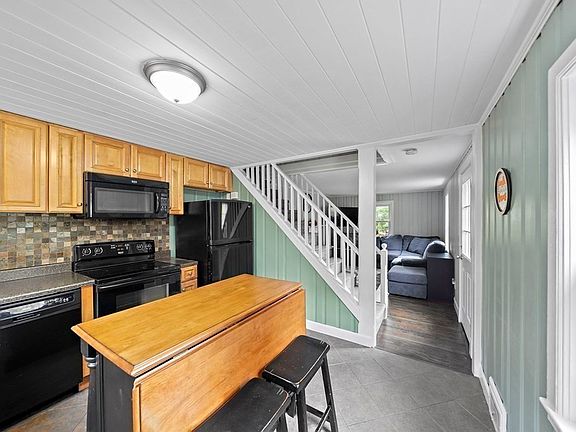3rd image of 1098 Plymouth St