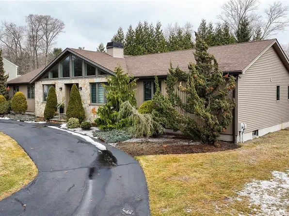 226 Angell Rd, Lincoln, RI 02865