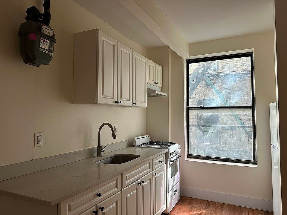 1st image of 38 Post Ave APT 3
