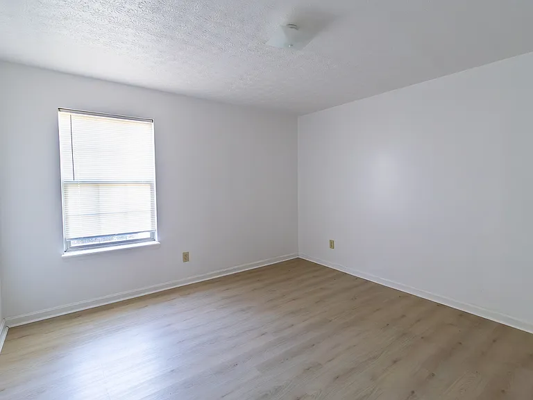 Apt 1