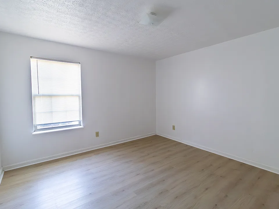 Apt 1