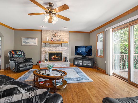 4th image of 8634 W Park Ln