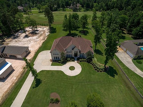 3rd image of 10819 Club House Cir