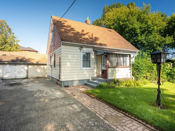 15 Kemp Sq, Toronto, ON M6M 2V5