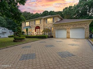 26 Crest Dr, Englishtown, NJ 07726