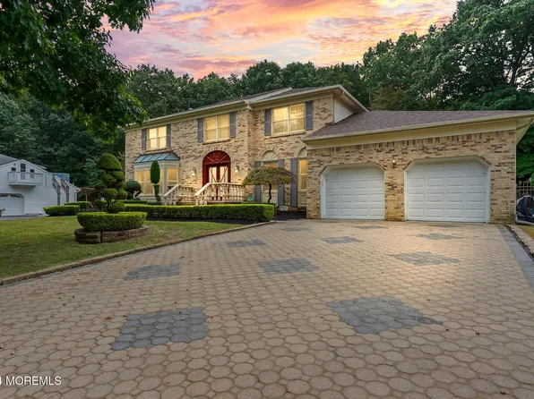 26 Crest Drive, Marlboro, NJ 07746