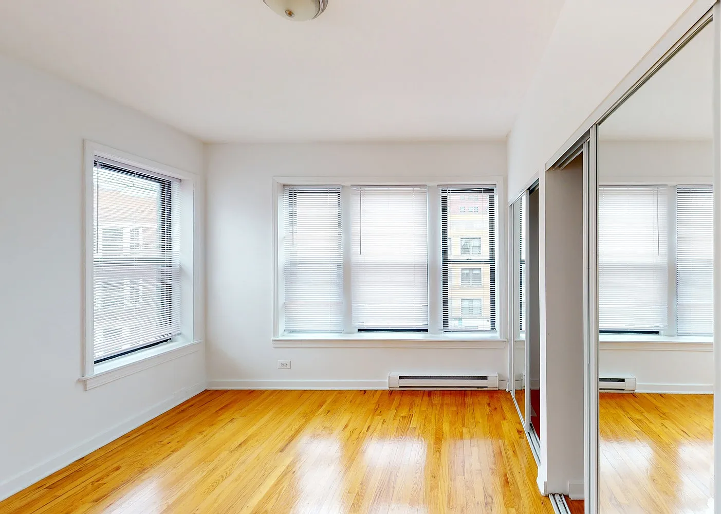 Kenwood Court — Photo 2