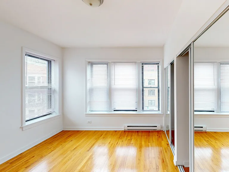 Kenwood Court — Photo 2
