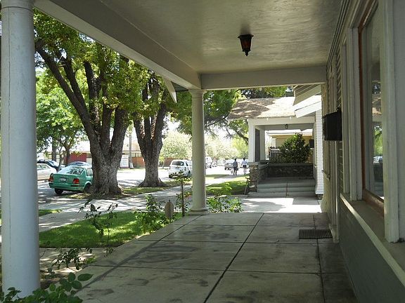 4th image of 611 N Fern Ave