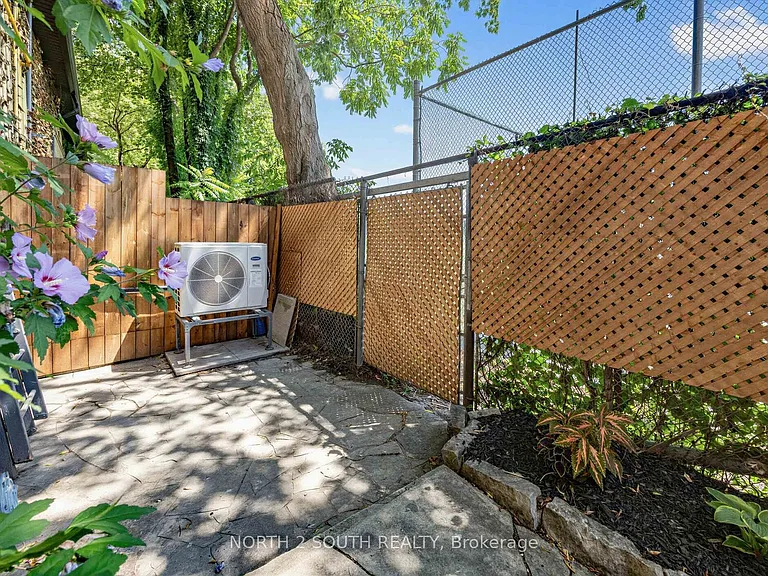 347 Sorauren Ave #123 — Photo 23