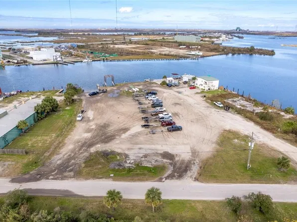 316 Marina Rd, Chalmette, LA 70043