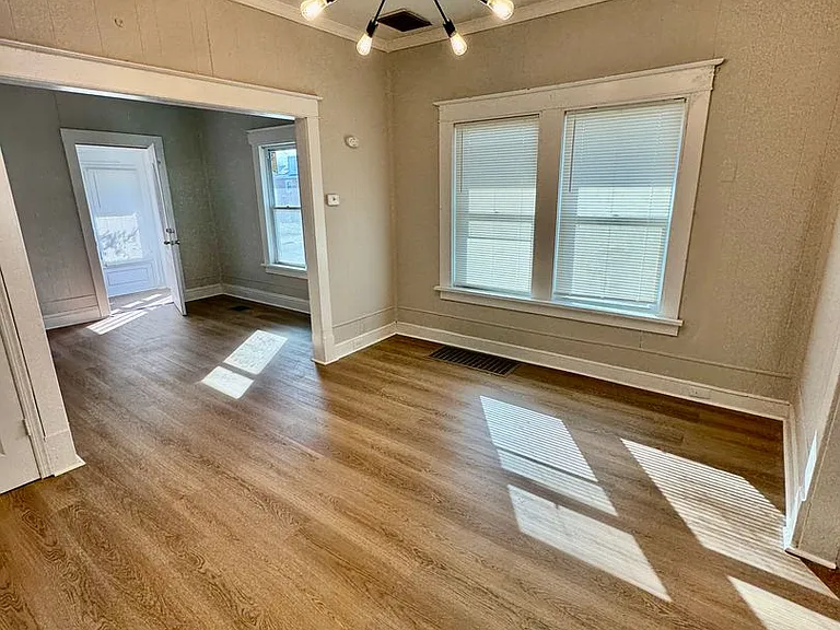 117 Browning Ave — Photo 4