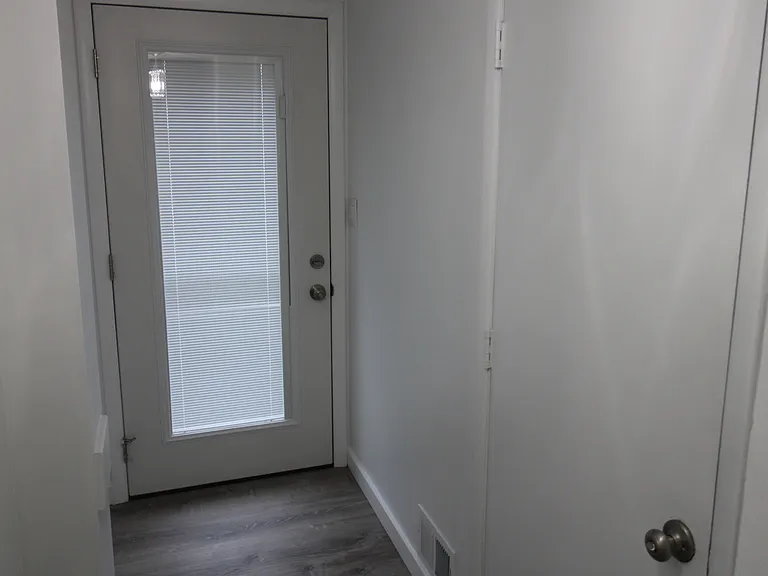 148 Ligonier Ln — Photo 2