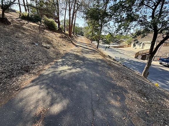 4th image of 695 Foothill Rd