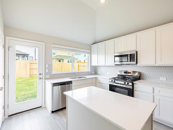 5th image of 105 Crescent St