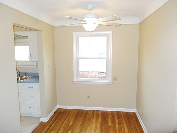 3rd image of 5203 Chestnut Hill Dr