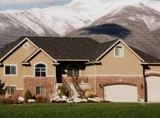 2096 W Comanche Rd, Farmington, UT 84025