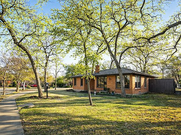 2nd image of 900 Treasure Rd