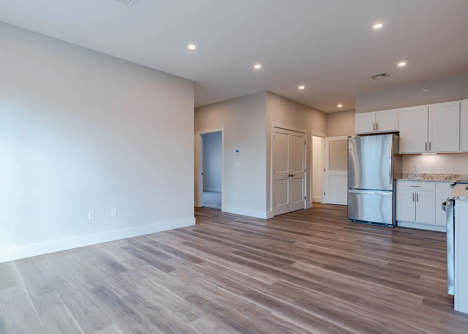 16 Sullivan Street — Photo 4