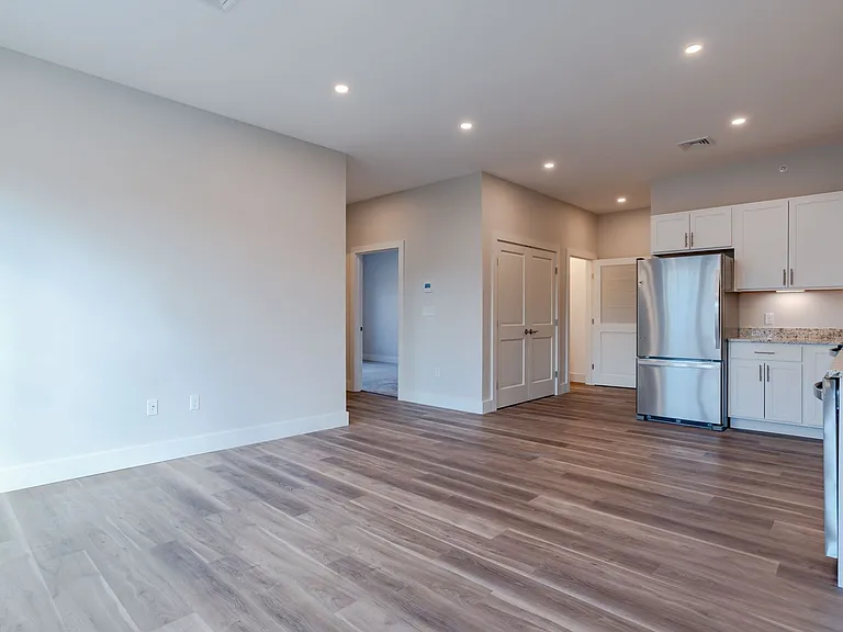 16 Sullivan St — Photo 3