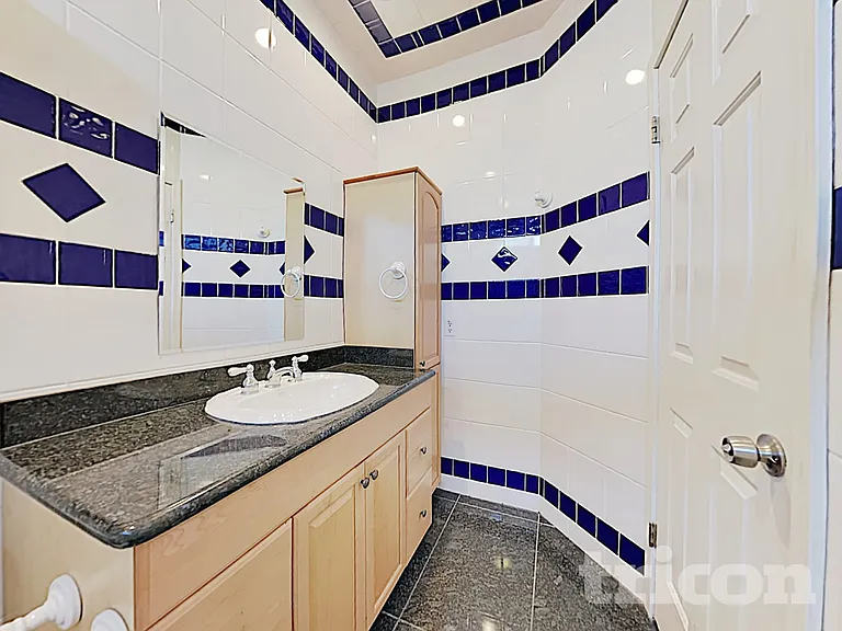 221 Seabury St — Photo 13