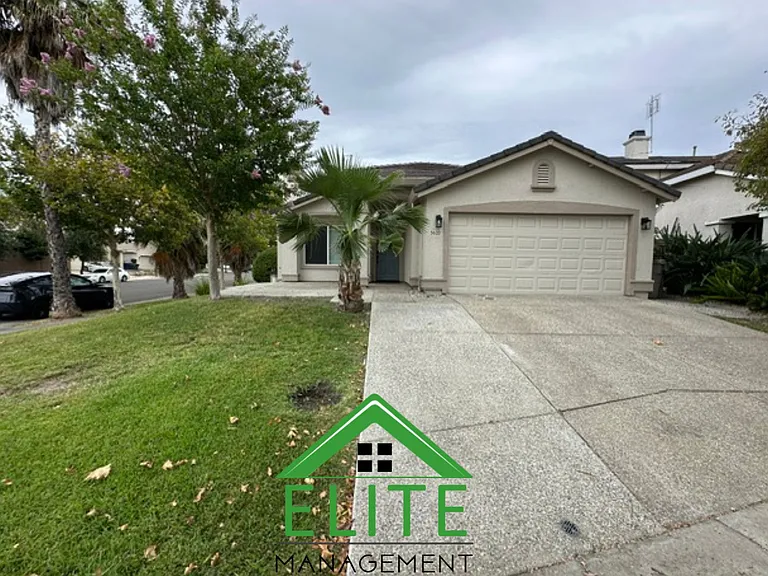 5620 Bridgecross Dr — Photo 2