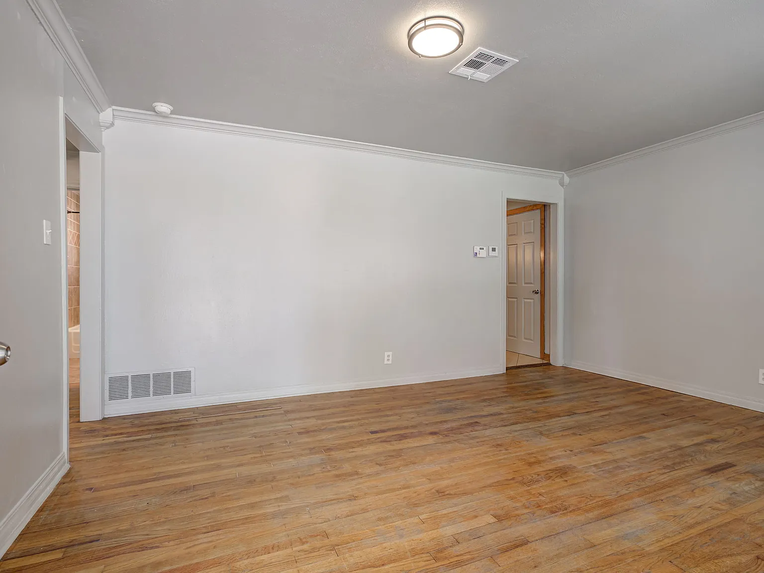 910 Garver Street - 1 — Photo 3