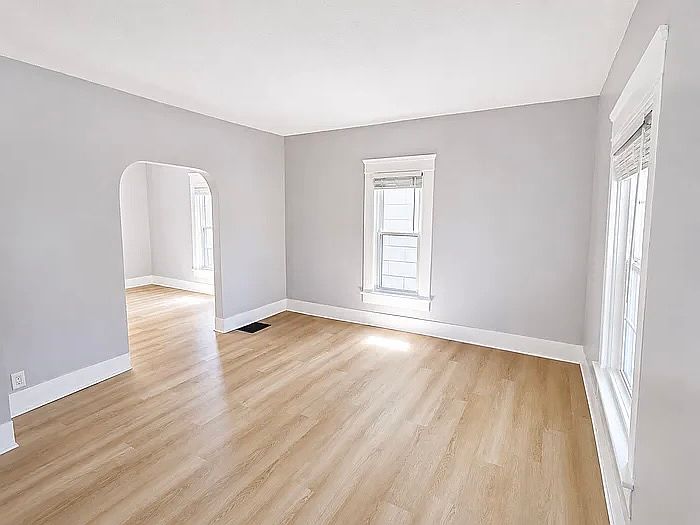 1st image of 200 8th St NW #1