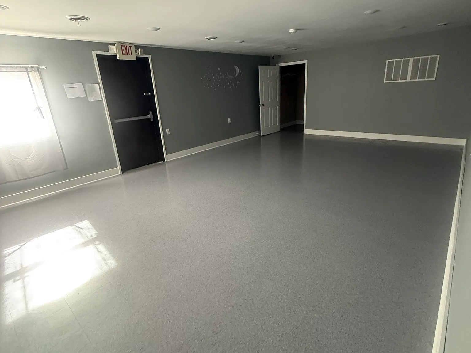 Studio, 2560 sqft, $1,700 — Photo 2
