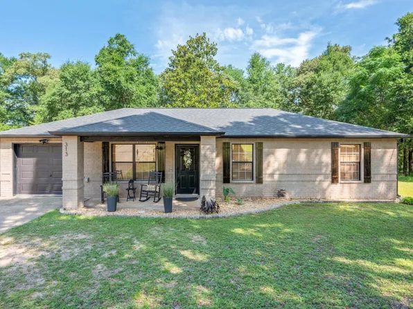313 Lakeview Dr, Crestview, FL 32536