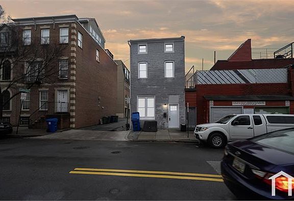 2nd image of 1703 E Lombard St Floor 1