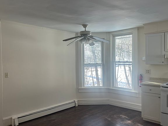 3rd image of 117 Vineyard Ave APT 2