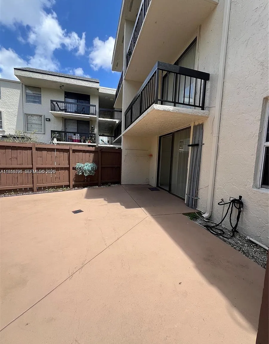 Captiva Lakes Villas Cond — Photo 1